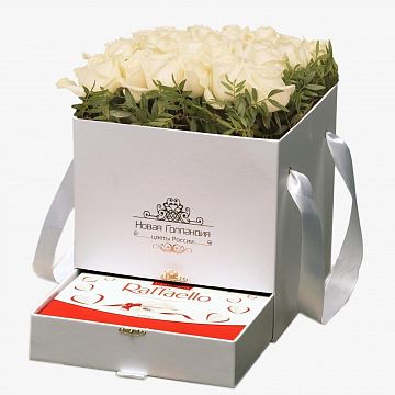 Белая коробка шкатулка 25 белых роз Raffaello в подарок №398 Белая коробка шкатулка 25 белых роз Raffaello в подарок №398