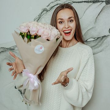 Букет 25 нюдовых роз с наклейкой Я тебя люблю Букет 25 нюдовых роз с наклейкой Я тебя люблю