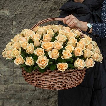 101 кремовая роза в корзине 101 кремовая роза в корзине